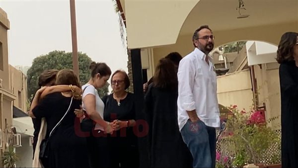 يسرا اللوزي