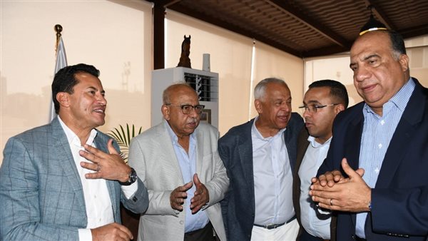 وزير الرياضة مع مجلس