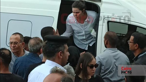 يسرا اللوزي