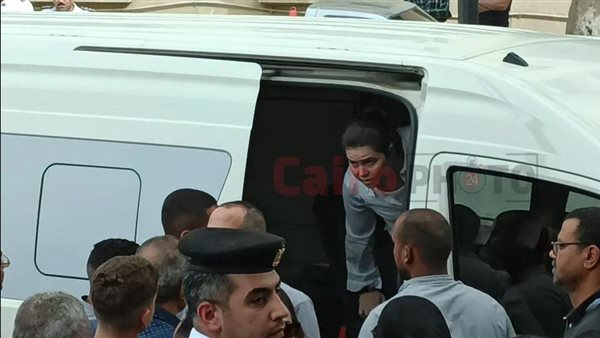 يسرا اللوزي