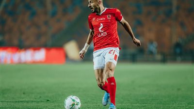 4 بدائل لتعويض غياب علي معلول في الأهلي