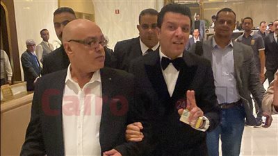 بشرى وأحمد عصام أول الحضور في حفل زفاف ابنة الفنان مصطفى كامل