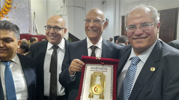 الدكتور أحمد عبد