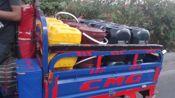 ضبط ربع طن زيوت سيارات