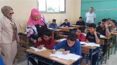 تعليم القاهرة تشدد على التباعد بين الطلاب داخل لجان الامتحانات