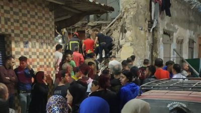 5 إجراءات من جهات التحقيق بشأن حادث انهيار عقار كرموز بالإسكندرية | بث مباشر