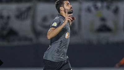 دييجو كوستا ينقذ العشرات من ضحايا فيضانات البرازيل 