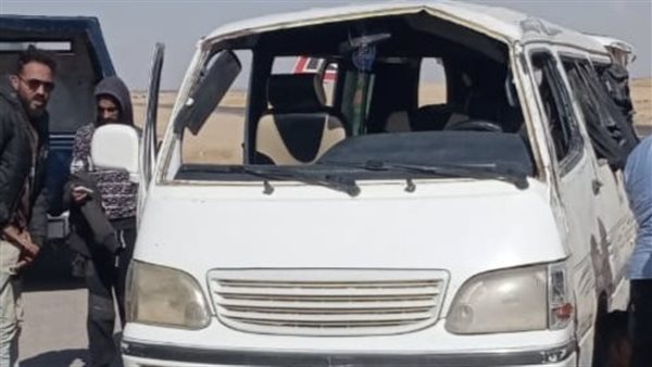 انقلاب ميكروباص بطريق