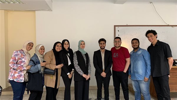 طلاب كلية الإعلام