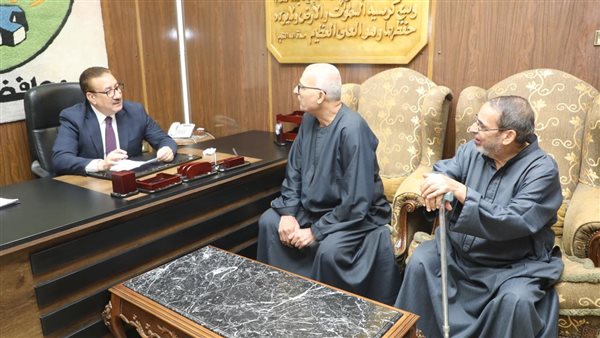 جانب من لقاء محافظ