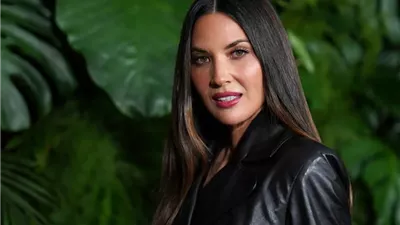 الممثلة أوليفيا مون تشارك تجربتها مع استئصال الرحم وسرطان الثدي