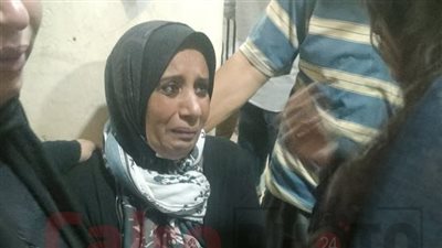 موت بنتي وهي صايمة.. انهيار والدة تسنيم عزت طبيبة التجمع خلال المحاكمة