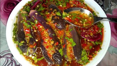 من غير ملح كمان.. طريقة عمل الباذنجان المخلل بدون سلق بوصفة معصفرة