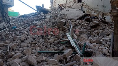 استخراج 5 أشخاص من أسفل أنقاض عقار العطارين المنهار بالإسكندرية 