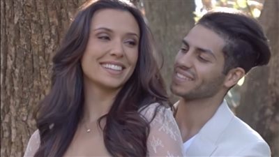  من هي إيملي شاه خطيبة الممثل العالمي مينا مسعود؟