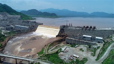 157 زلزالا في 19 يومًا.. عباس شراقي يحذر من انهيار سد النهضة