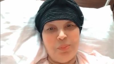 تفاصيل معاناة فيفي عبده من أزمة صحية شديدة | بث مباشر