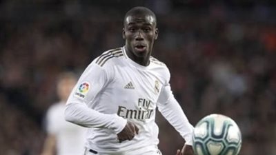 ألفونسو ديفيز يتحكم في مصير ميندي مع ريال مدريد