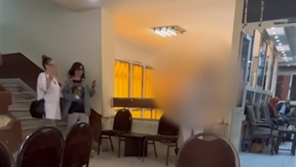 فتاة التجمع وشقيقتها