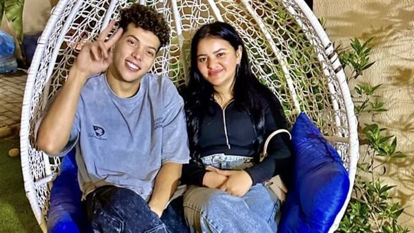 إمام عاشور وزوجته