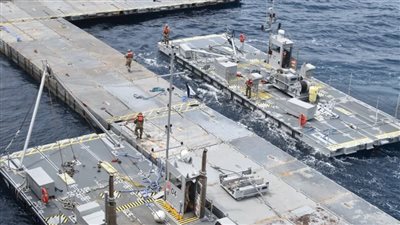 خلال 24 ساعة.. الرصيف البحري يبدأ استقبال المساعدات لـ غزة 