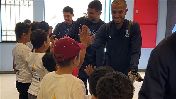 لاعبو بيراميدز مع