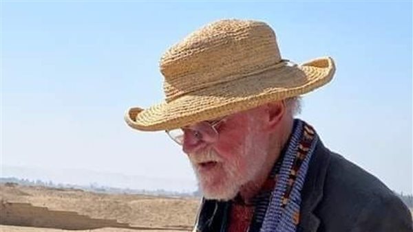 عالم الآثار باري