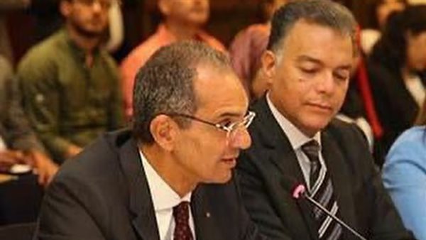 وزير الاتصالات ووزير