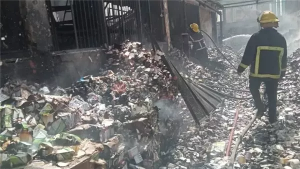 اندلاع حريق بمخزن