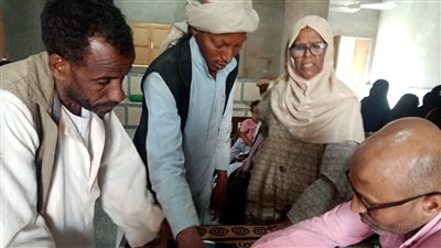 توثيق 40 شهادة ميلاد لأهالي قرية وادي خريت بمحافظة أسوان