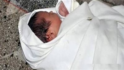 ضبط وإحضار طبيب شهير بالمحلة في واقعة العثور على طفل رضيع داخل كيس قمامة