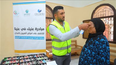 ضمن مبادرة عنيك في عنينا.. الكشف على 420 مواطنًا بالشرقية | صور