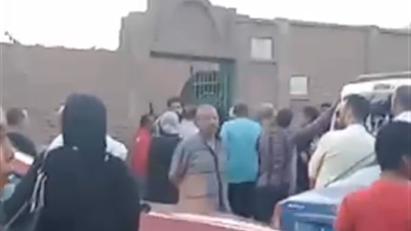 جنازة زوجة أحمد عدوية