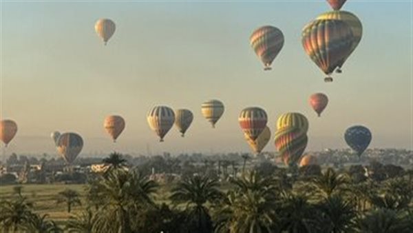 البالون الطائر يزين