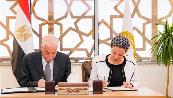 وزيرة البيئة ومحافظ