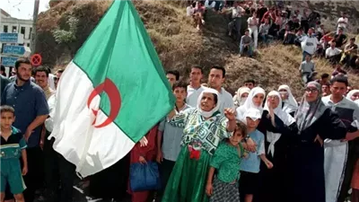 من هم المنفيون إلى كاليدونيا؟.. قصة الأقفاص المميتة واضطهاد المسلمين