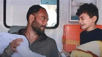 طبيب أمريكي يرفض مغادرة غزة: لم أرَ في حياتي فظائع مثلما يحدث في القطاع