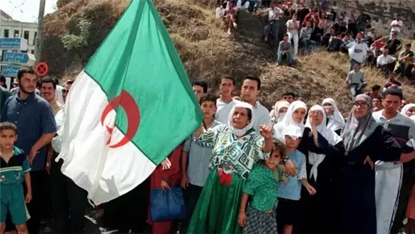 من هم المنفيون إلى