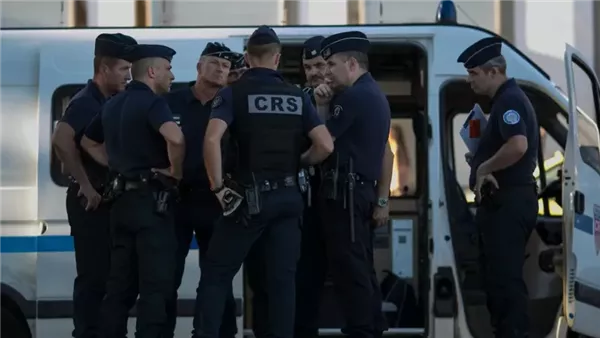 الشرطة الفرنسية بالقرب