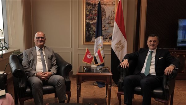 السفير التونسي ووزير