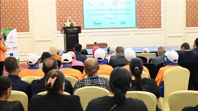 وزيرة التضامن: تسليم 700 كارنيه مزاولة للعاملين بمجال إدارة المخلفات