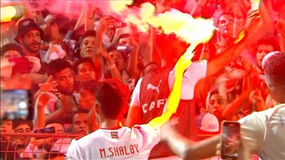 اتخاذ الإجراءات القانونية ضد 6 من لاعبي الزمالك بعد إلقاء الشماريخ في نهائي الكونفدرالية