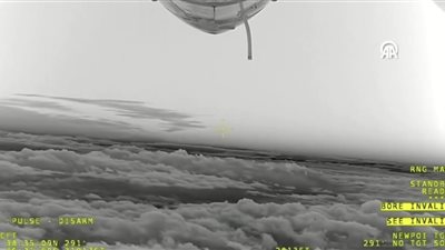 بث مباشر من طائرة مسيرة تركية.. تواصل عمليات البحث عن موقع هبوط مروحية الرئيس الإيراني