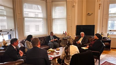 وزير التعليم العالي يبحث مع وفد جامعتي إسكس وباث البريطانية سُبل تعزيز التعاون الأكاديمي المُشترك