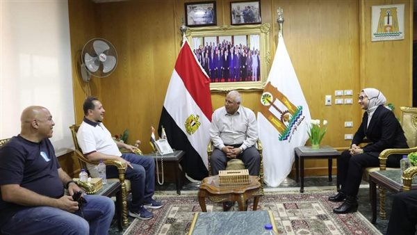 جانب من لقاء محافظ