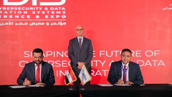 أثناء توقيع الاتفاقية