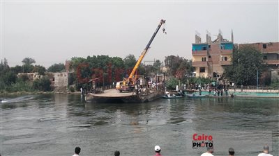 انتقال فريق من النيابة العامة لمعاينة حادث غرق ميكروباص بمعدية أبو غالب بالجيزة