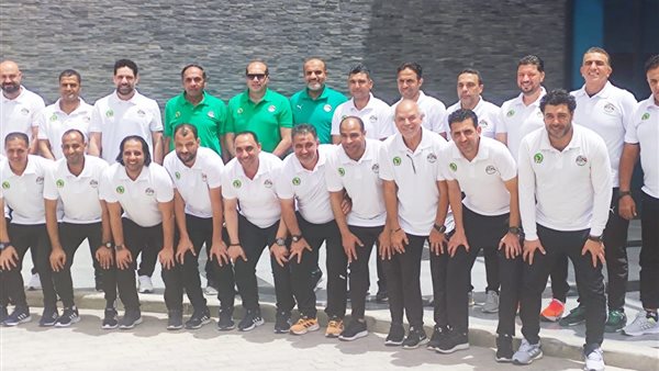 25 مدربا يشاركون