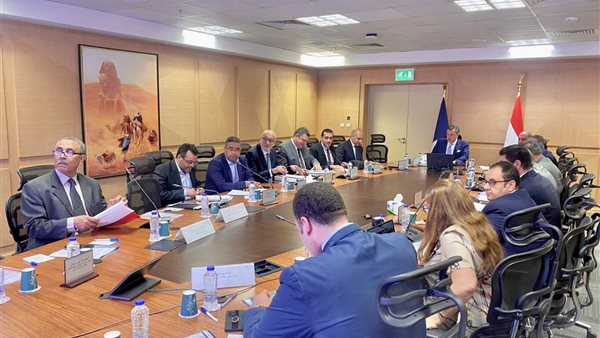 اجتماع وزير السياحة