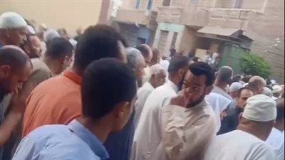 انهيار أسرة الشاب منذر غريق سواحل اليونان: كان نازل ينقذ صاحبه | بث مباشر